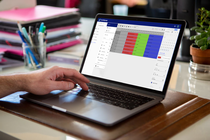programar contenido de cartelería digital